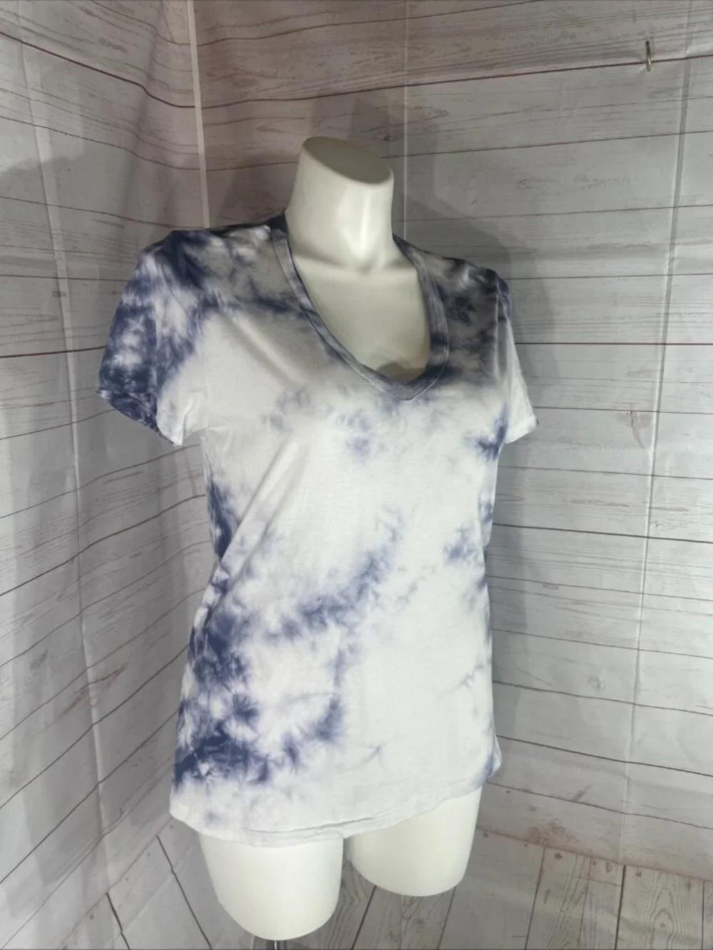 Universal Thread Purple White Tye Dye Size Large V-Neck Short Sleeve T-Shirt